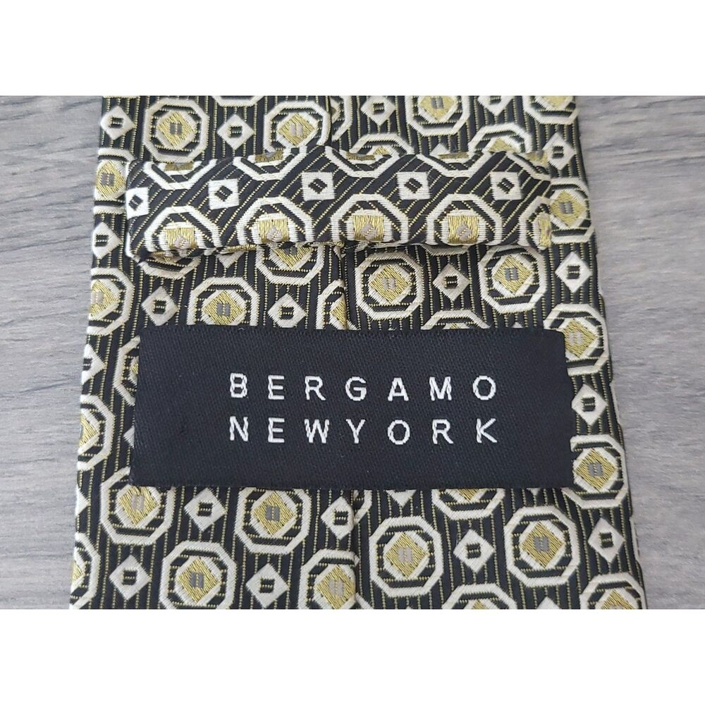 Bergamo New York Mens 100% Polyester Hand Made Black Gold Tie L-58 W-3 3/8 - Picture 5 of 7